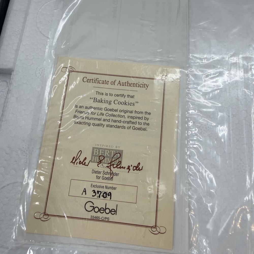 Vintage 2001 Goebel Hummel Baking Cookies BH 168 With Original Box & Papers - Picture 10 of 16